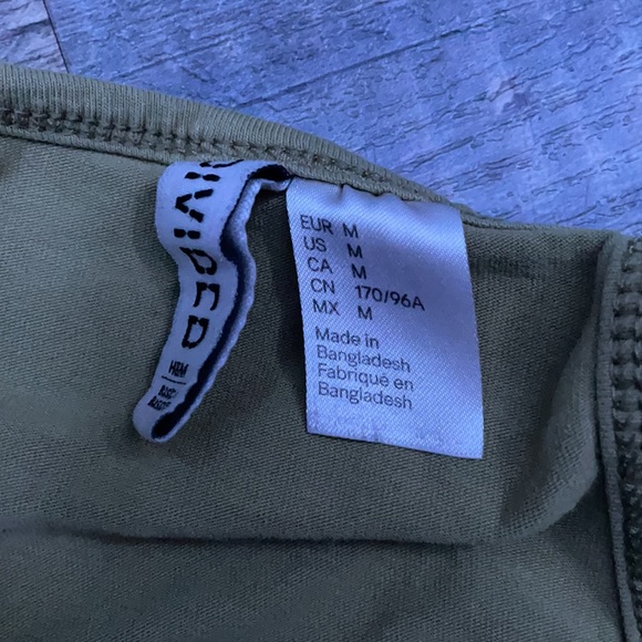 Tank top (cropped) - Picture 3 of 3